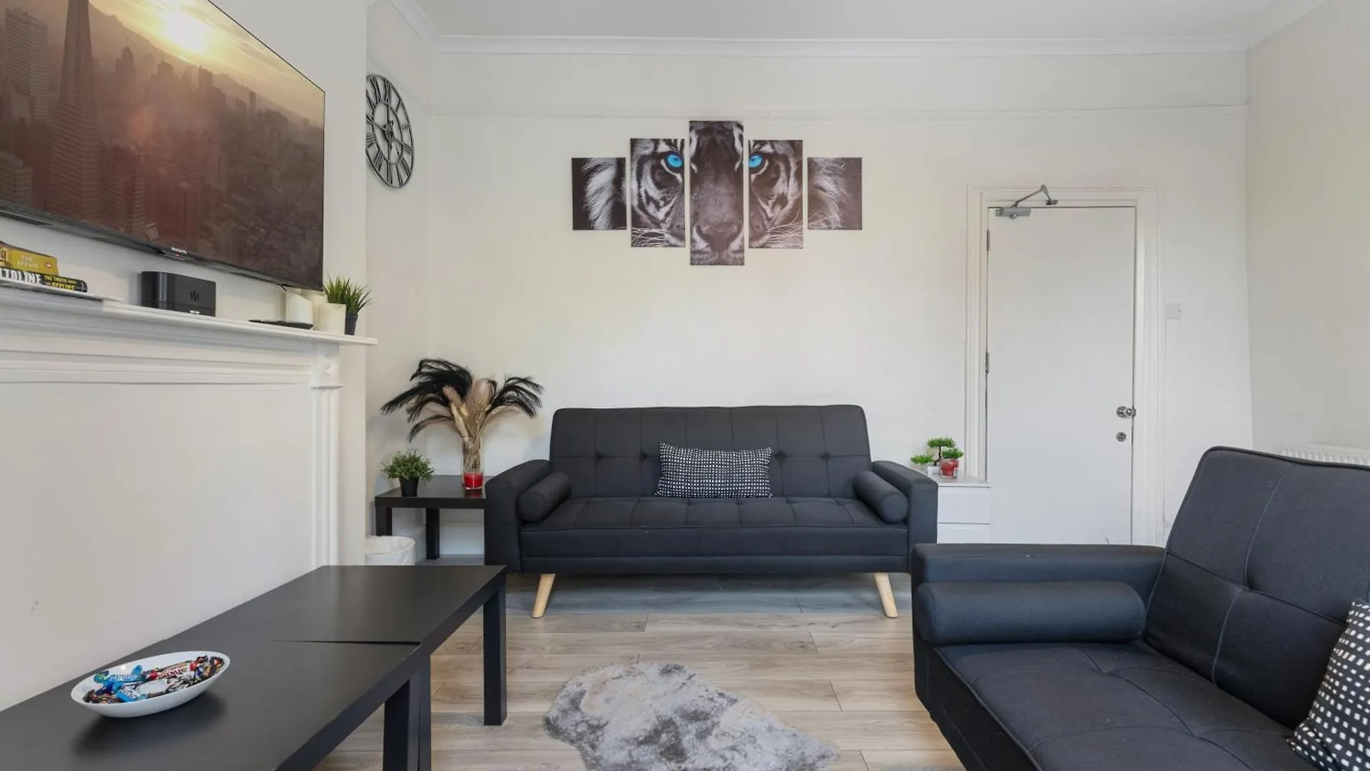Cozy City Retreat With 4 Bedrooms For Up To 10 Guests London 0*,  United Kingdom