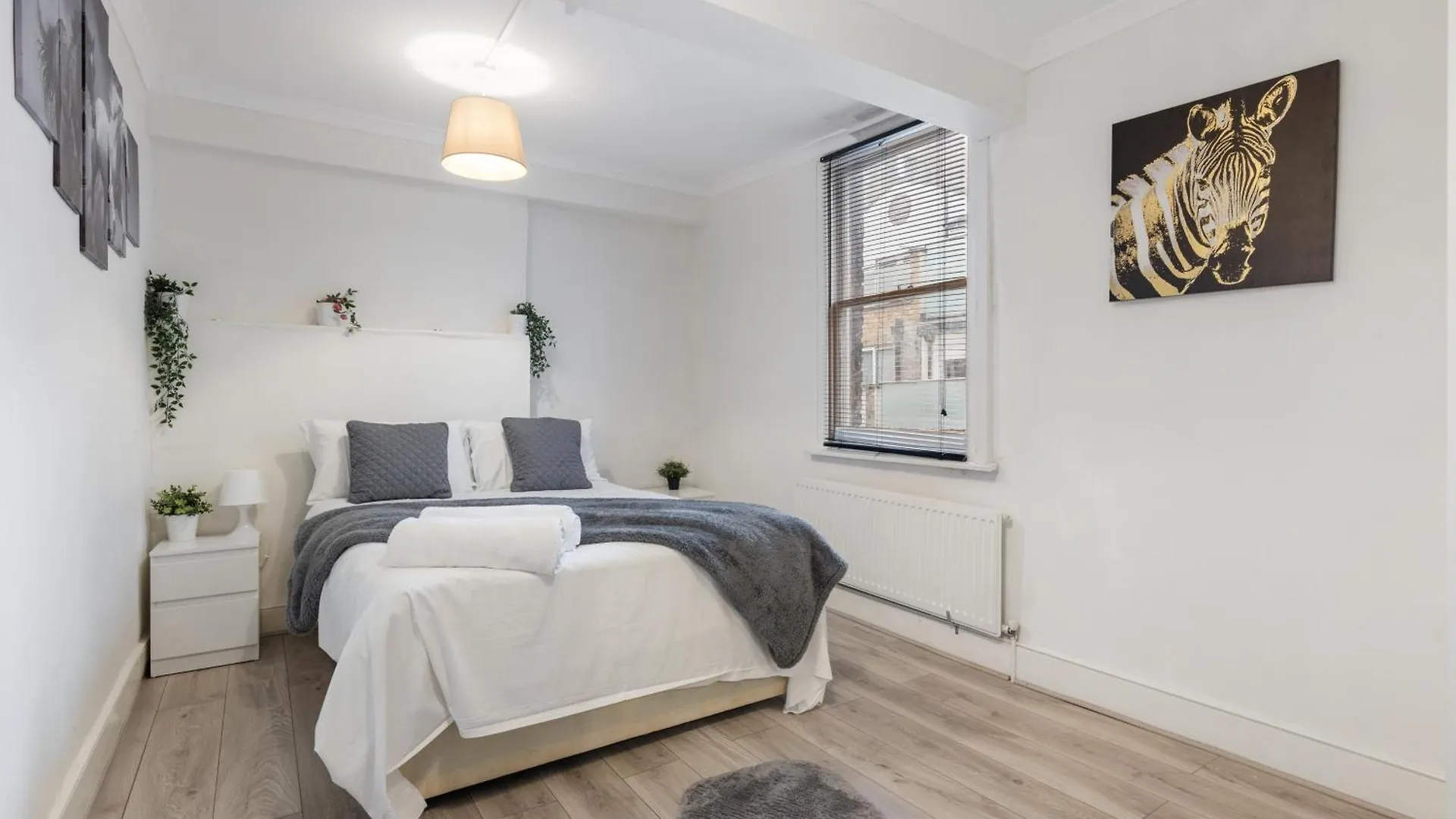 Apartment Cozy City Retreat With 4 Bedrooms For Up To 10 Guests London