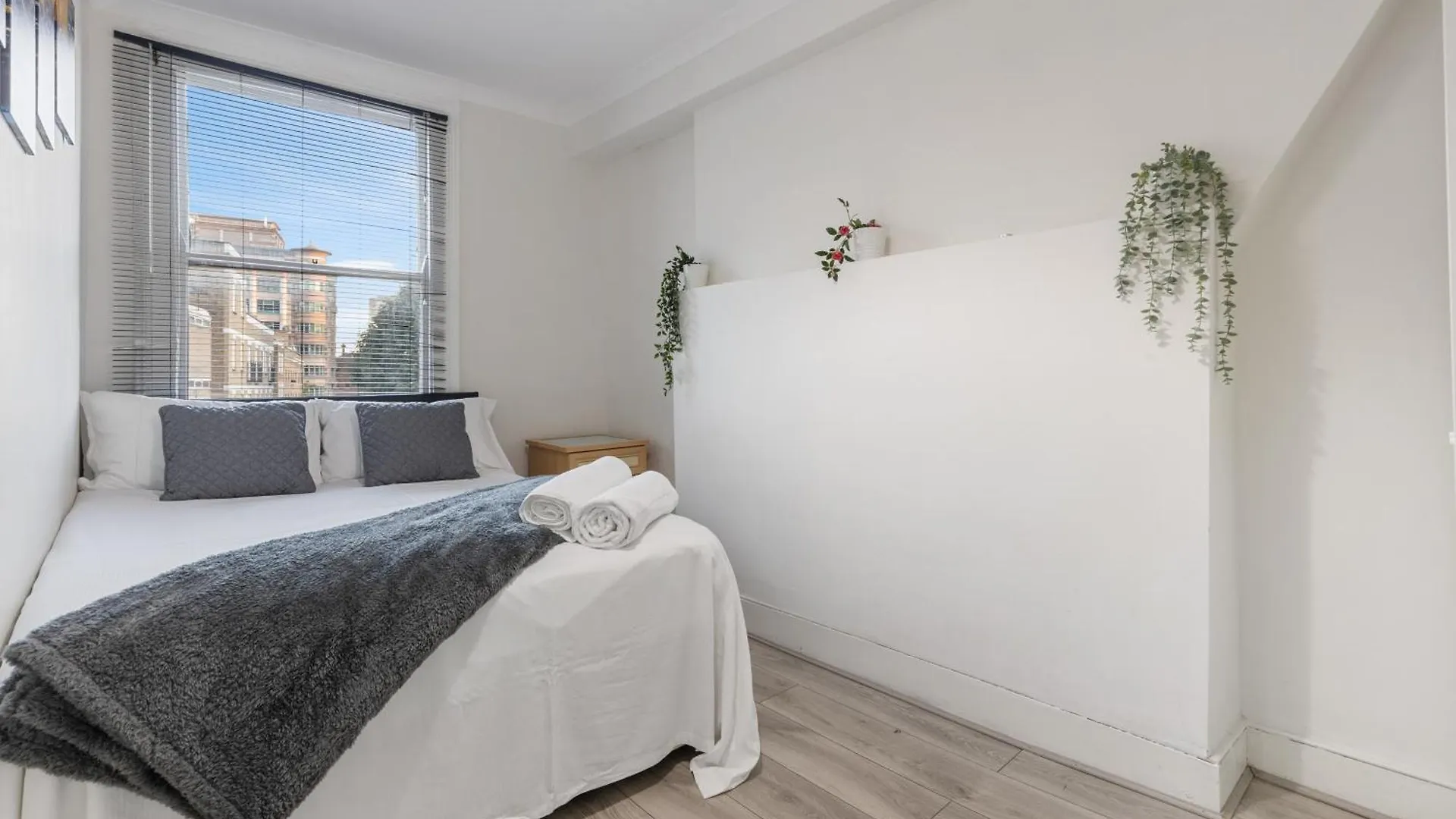 Apartment Cozy City Retreat With 4 Bedrooms For Up To 10 Guests London United Kingdom