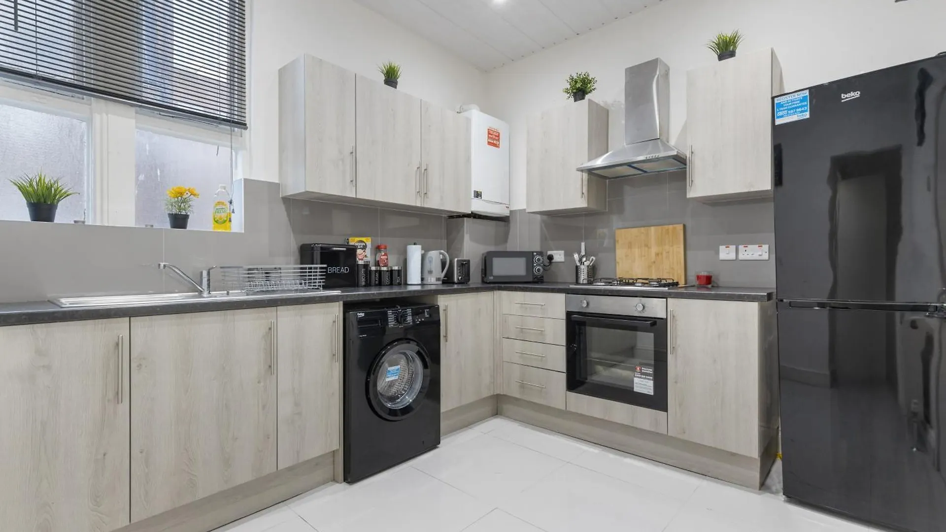 Cozy City Retreat With 4 Bedrooms For Up To 10 Guests London